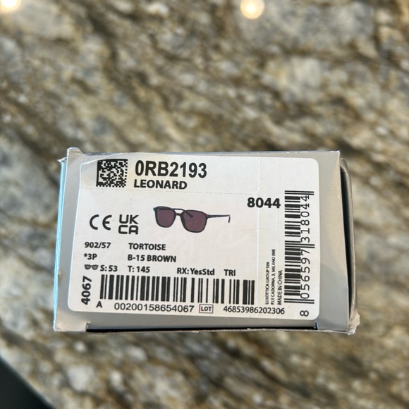 New in box Ray-ban polarized sunglasses - Picture 8 of 8